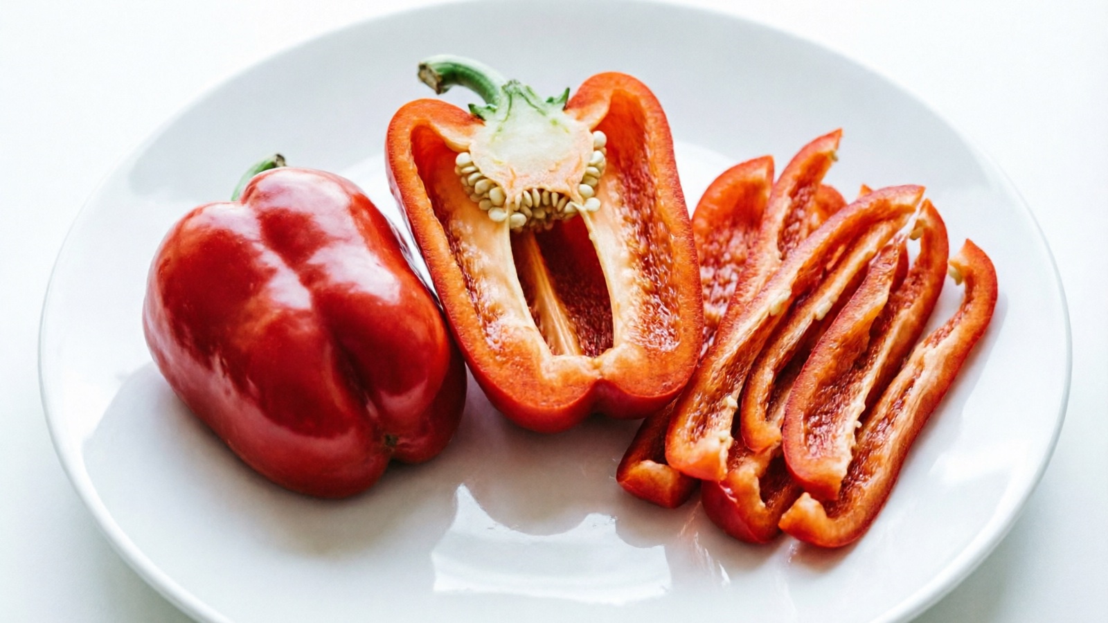 Step-by-step bell pepper preparation for hamsters showing washing, seed removal, and dicing into small pieces